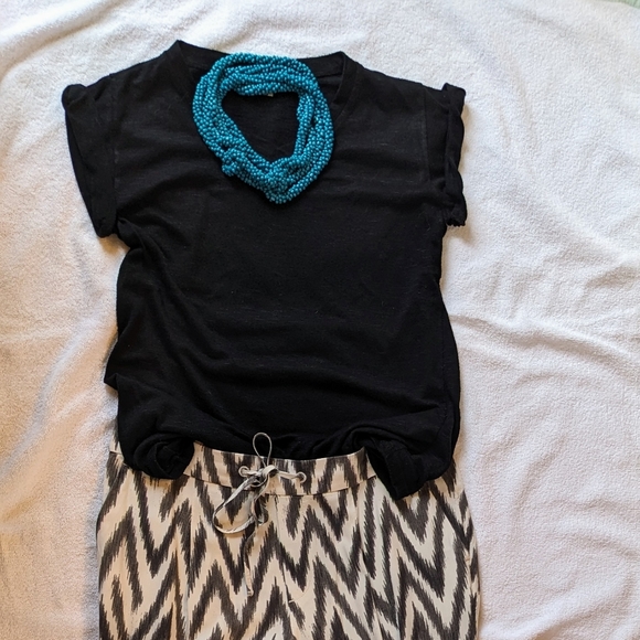 Banana Republic light drawstring SP pant in grey and cream chevron pattern. - Picture 2 of 8